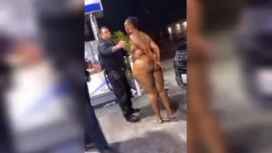 Girl goes naked when police attempt to arrest her