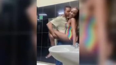 Two friends fucked in the club toilet room